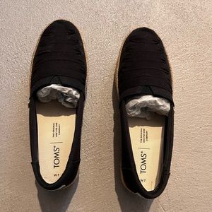TOMS Valencia black canvas espadrilles size 7